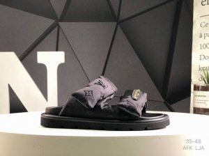 lv Poolpillow Comfort 路易威登 Lv 拖鞋 原版一比一开发 最新经典款拖鞋款式牛 经典压花系列传承Trainer设计 爆款系列 高端零售可