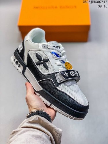 路易威登 Louis Vuitton Lv路易威登板鞋 时尚运动鞋潮厚底增高男鞋。舒适防滑底和百搭性霸屏整个时尚娱乐圈，细节调整完美主义！采用柔软皮革拼接鞋面，