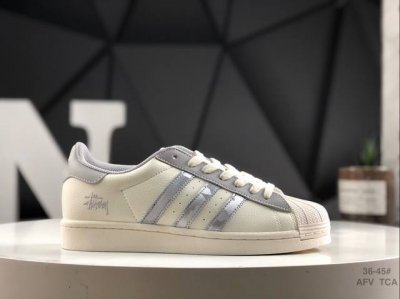 220 阿迪达斯/三叶草Adidas Originals Superstar 经典贝壳头系列低帮百搭休闲运动板鞋Supreme限定 货号： Bz2503 尺码：