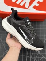 本地 核心私 耐克nike Zoom Winflo 7代轻质透气休闲运动跑步鞋 采用了后掌气垫 Air-Zoom 的设计，升级中底为cushlon St，材质上