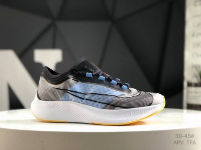 耐克 Nike Zoom Fly 3 马拉松运动缓震跑步鞋！ 保留经典马拉松鞋款造型双层材质鞋面飞线编织 网纱附面 兼顾包裹感以及透气性带来最佳的专业级跑鞋体验