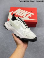 170 Tc 7900新款老爹鞋，织带与对勾交错穿插，以及它的走线和收口，看起来都非常的有设计感，很高级。（对勾是有反光效果的） 鞋底用了厚实的泡绵不仅可以缓震