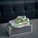 核心私 Vans Wayvee是Vans Park Series世界冠军Brighton Zeuner的个人签名鞋Brighton的灵感与创造力让这双Vans