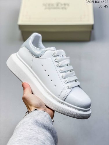意大利高奢品牌-亚历山大 麦昆Alexander Mcqueen Oversized Sneakers 低帮时装厚底休闲运动小白板鞋 553770 码数：36