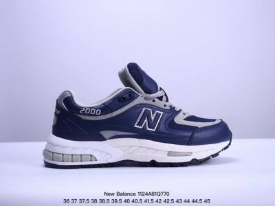230 公司级New Balance M2000跑鞋· 沿袭了面世之初的经典科技，以 Encap 中底配以升级版 N-Ergy 缓震物料。鞋面则采用特色的柔软麂