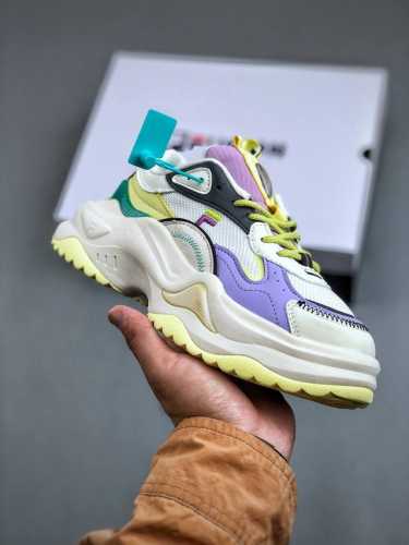 Fila Fusion 斐乐潮牌 厚底休闲跑鞋 T12W331301Fsp 尺码：35.5 36 36.5 37.5 38 38.5 39 40