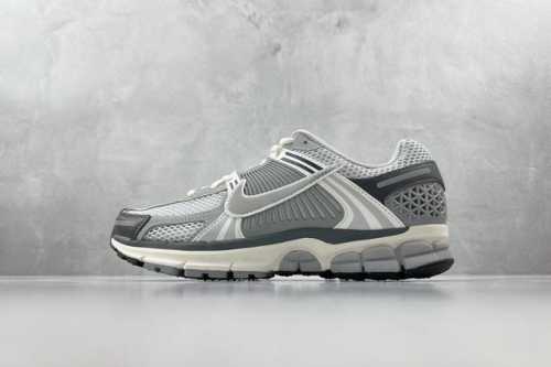 St免修版 Nike Air Zoom Vomero 5米灰色 货号 Fd9919-001 尺码 36 36.5 37.5 38 38.5 39 40 40.5