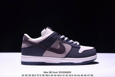 耐克nike Sb Dunk Low Retro 复古低帮休闲运动滑板板鞋。采用脚感柔软舒适zoomair气垫，有效吸收滑板等极限运动在落地时带来的冲击力，为街