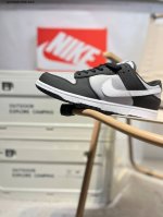 耐克Nike Dunk Low 板鞋Sb系列经典百搭休闲运动板鞋加厚鞋舌的填充 使舒适性大大提升 同时也更方便穿脱中底部分则加入了脚感柔软舒适Zoomair气垫
