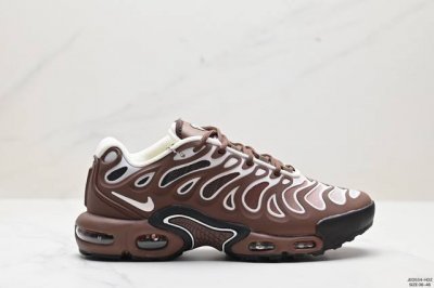 公司级耐克nike Air Maxplus Drift休闲气垫缓震跑步运动鞋 造型超讨喜！鞋面以帆布和织物材质包裹，保证了轻薄透气，更适合夏季穿着。鞋侧 鱼骨