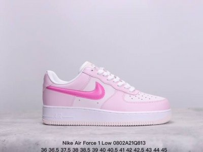 公司级耐克nike Air Force 7 空军一号低帮百搭休闲运动板鞋。柔软、弹性十足的缓震性能和出色的中底设计，横跨复古与现代的外型结合，造就出风靡全球三十