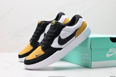 真标耐克Nike Sb Force 58低帮休闲板鞋 是一款将前沿创新带入街头的单品 它具有硫化杯底 具有出色的耐用性和灵活性 使用帆布和绒面革 在饰面上放置通