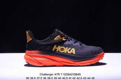 Hoka One One Challenger Atr 7 全新配色 这个品牌来自于新西兰的毛利语，Hoka表示大地，One One表示飞越，连起来就是飞越地平