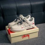 核心私 Air Force 1 原装级别 原楦头原纸板 打造纯正空军版型专注外贸渠道 全掌内置蜂窝气垫 原盒配件 原厂中底钢印、拉帮完美 货号：Hh7518 0
