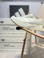 200 Ad Adizero Evo Sl Jh6超轻透气缓震跑鞋 #以令人难以置信的138克重量，刷新了跑鞋轻量化的记录，阿迪在材料科学和工艺技术上的深厚积累