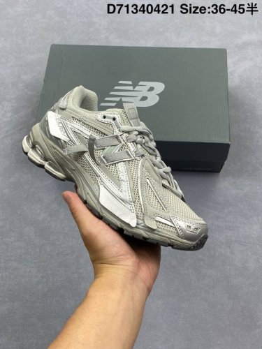 New Balance M1906R系列 复古老爹防滑耐磨低帮 跑步鞋 男女同款 采用轻质牛剖革拼接透气网眼衬垫织物鞋面材质 T-Beam大底提供足步弓支撑 保