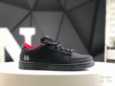 耐克 Nike Dunk Low 扣篮系列 复古低帮休闲运动滑板板鞋 采用脚感柔软舒适Zoomair气垫 有效吸收滑板等极限运动在落地时带来的冲击力 为街头运动