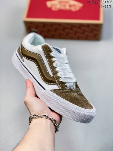 万斯 Vans Knu-Skool Vr3 Lx 面包鞋。坎普尔 茱利安系列低帮复古硫化休闲运动板鞋“肥胖版大logo”要说整个2024年最为热门的鞋型之一，