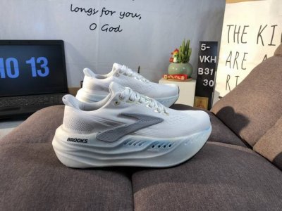 brooks 布鲁克斯 Glycerin Max 超弹轻盈跑步鞋 实拍首发 低帮透气缓震支撑休闲运动慢跑鞋 采用改进工程空气网眼组合热熔工艺 鞋面材质搭载Dna