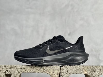 Rs Nk Air Zoom Pegasus 41 耐克网面透气轻便耐磨跑鞋 鞋面采用网布、织物、橡塑材料等多种材料拼接，出色支撑效果，缔造稳固脚感，塑就自然迈