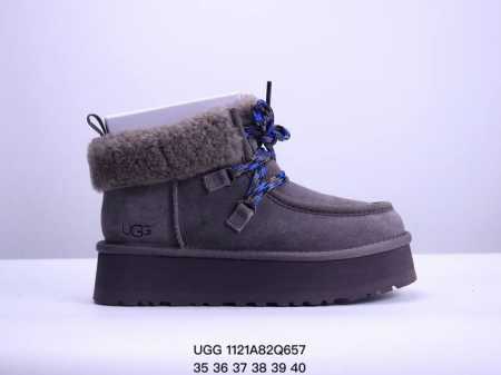 Ugg 雪地靴 女鞋广东原产，采用tpu模压鞋面内嵌人造卷曲羊毛，鞋面具有防水功能，选用7毫米uggpure 植入式羊毛里衬与可拆卸的uggpure 植入式羊毛 - 点击图像关闭
