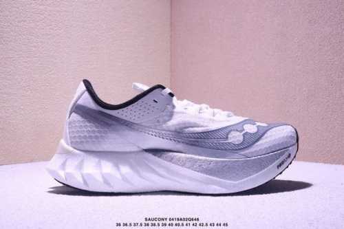 公司级Saucony索康尼 Endorphin pro4系列 男女低帮缓震跑步鞋 索康尼推出的跑鞋是一款外观激进但脚感舒适的跑鞋 采用了全新的中底设计和鞋面工程