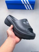 阿迪达斯 Adidas Adifom 夏季沙滩涉水百搭休闲拖鞋 露趾凉拖鞋 超厚底增高男女鞋凉拖鞋。采用超轻95% 注塑 Eva塑料,5%泡沫塑料发泡缓震物料成