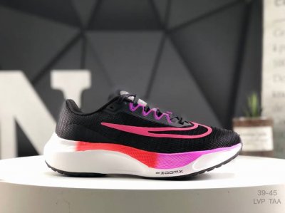 130 Nk Zoom Fly 5超轻休闲缓震碳板跑步鞋 外围搭載轻量级Sr02泡棉载体.鞋面采用轻盈网眼设计.鞋垫与原厂一致采用Zoomx粘接而成. 货号:D