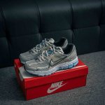 核心私 nike 耐克夏季 Zoom Vomero 5 运动鞋休闲训练跑步鞋 Nike Zoom Vomero 5 男女子运动鞋妥帖包覆足部 提供透气支撑效果
