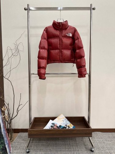 预热双十二独家 福利特价本地自取260 区别市场以次充好假特价版本 核心实体店私聊 现货操作5000件 ｜北面84肯豆系列/短款女士羽绒服 产品配色：黑色 红色