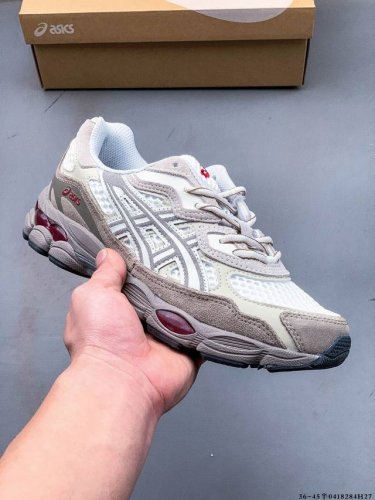 Asics 亚瑟士Gel-Nyc 2055透气网眼鞋面配合部分合成革材质 采用全新Ahar+橡胶材质 更加耐磨 0418284H27