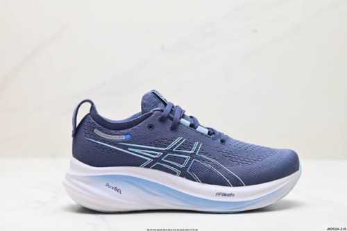 公司级Asics 亚瑟士Gel-Nimbus 26稳定跑鞋鞋面采用双层提花网面设计，提高包裹性和透气性，后跟搭载稳定系统科技T-Gel提升整体支撑力和结构感，减