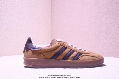 真标带半码 阿迪达斯 Gazelle Indoor Trainers 羚羊德训系列复古百搭休闲运动板鞋 棕色 货号：Jr8028 码数：35.5 36 36.5