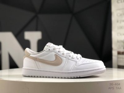 真标带半码耐克 乔丹Air Jordan 1 Low Aj1 乔1 乔丹1代Aj1 低帮复古文化休闲运动篮球鞋。该鞋款从 1985 年元年款汲取设计灵感，焕新演