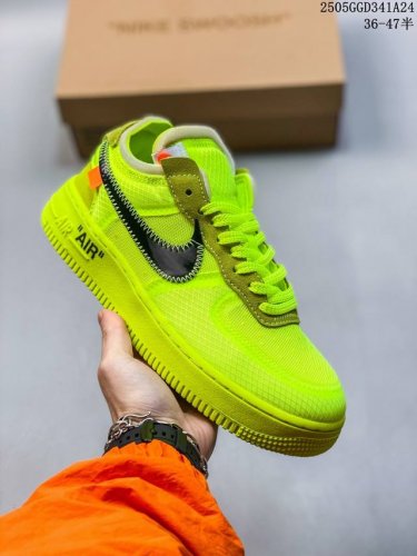 公司级Off-White X Nike Air Force 1 Ow联名空军一号 鞋款延续了此次联名的设计风格 整体以白色为主调 鞋身内侧同样印有大面积标语 奶