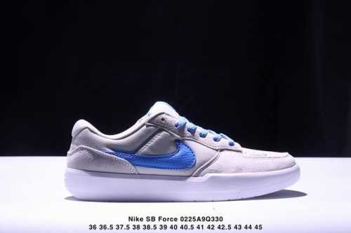 真标耐克Nike Sb Force 58低帮休闲板鞋 是一款将前沿创新带入街头的单品 它具有硫化杯底 具有出色的耐用性和灵活性 使用帆布和绒面革 在饰面上放置通