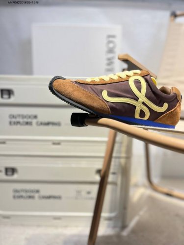 loewe罗意威 Ballet Runner 小牛皮 圆头系带 低帮 生活休闲鞋 罗意威全新版大头运动鞋Ballet Runner 以其独特的设计和舒适度赢得了