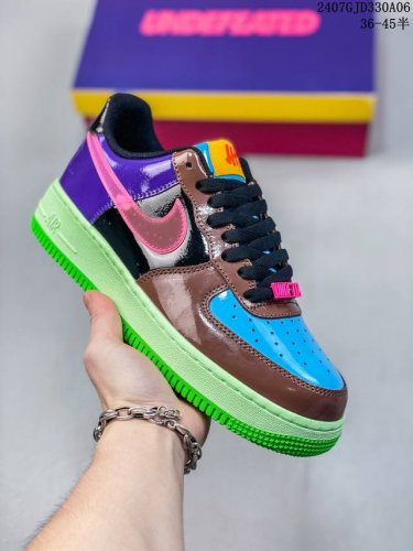 公司级带半码 Nk Air Force 1‘07 Low 空军一号低帮休闲板鞋 鞋款采用再生材料制成，混合了皮革、网眼和绒面革。侧面的双 Swooshes、“8