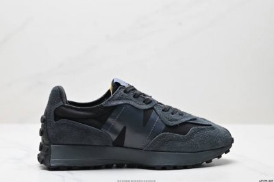 公司级New Balance Ms327 复古休闲运动慢跑鞋 以更纯粹的复古风格设计打造的全新造型 侧身还以解构设计 将 N 字标志以做旧压花样式呈现 官方货号
