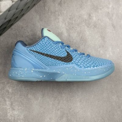 本地 核心私 Nike Zoom Kobe 6 protro pe 耐克 科比6代 低帮 冰锋 青蜂侠 圆头系带耐磨透气篮球鞋 整体采用蓝色打底，后跟Tpu为蓝