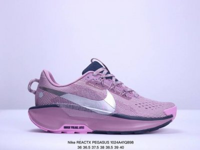 公司级Nike REACTX PEGASUS TRAIL 5 Next Nature 越野跑步鞋 登月兼顾迅疾外观和稳固脚感 后跟覆面和中足动态支撑巧妙融合 缔