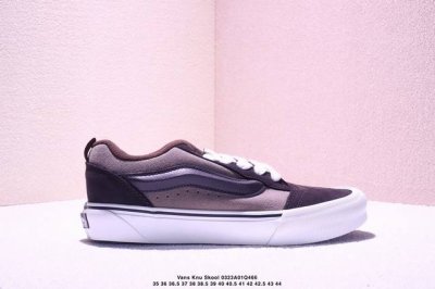 130 万斯灰色百搭 Vans Knu Skool 冷灰拼接 “春季最帅穿搭”穿灰色是对春秋最大的尊重，帅的不行，必须安利！ 尺码：35 36 36.5 37