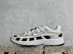 C版 耐克 Nike P-6000 复古技科个性运动老爹鞋。该鞋款鞋采面用纵横交错的覆面，重现 2000 年代鞋跑风格，同时搭配震缓鞋垫，带来舒的适步履体验。N