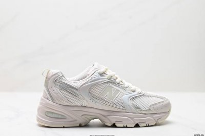 公司级新百伦 Nb530 New Balance 530 复跑古鞋Nb530这鞋双确实是Nb家经复典古款式之一，以全科新技诠释，成打功造530鞋款。鞋面保在持5