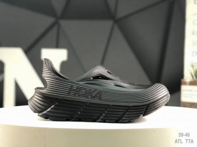 140 Hoka U Restore Ct 全新配色 一脚蹬系列，这个品牌来自于新西兰的毛利语，Hoka表示大地，One One表示飞越，连起来就是飞越地平线H