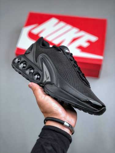 Nike Air Max Dn 耐克2024全新气垫跑鞋 Dv3337-006 #全新鞋款在同侧采用了四个圆柱仓式的设计，不仅有防滑耐磨性功能，还搭配了周围一圈
