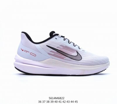 耐克 Nike Zoom Winflo 9 登月新款运动休闲缓震跑步鞋 该鞋款采用改良版网眼布和增加泡棉设计，专为驾驭耐力跑而设计，出色的缓震性能可助力你心无旁