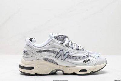 300 公司级新百伦New Balance 1000 系列低帮复古老爹风休闲运动跑步鞋 New Balance 在不同配色上其鞋面材质呈现不同感觉，无论是运动风