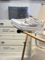 New Balance Nb Fresh Foam Evoz舒适耐磨低帮跑步鞋 纯原版本受到Fresh Foam舒适骑行的启发跑鞋将毛绒舒适感提升到一个新的水平