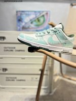 140 蛇年限定# 耐克Nike Dunk Low 板鞋Sb系列经典百搭休闲运动板鞋加厚鞋舌的填充，使舒适性大大提升，同时也更方便穿脱中底部分则加入了脚感柔软舒